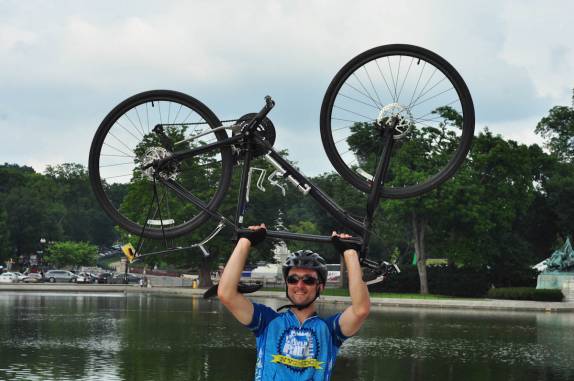 Celebrando a façanha de pedalar de NY à Washington DC, capital dos Estados Unidos